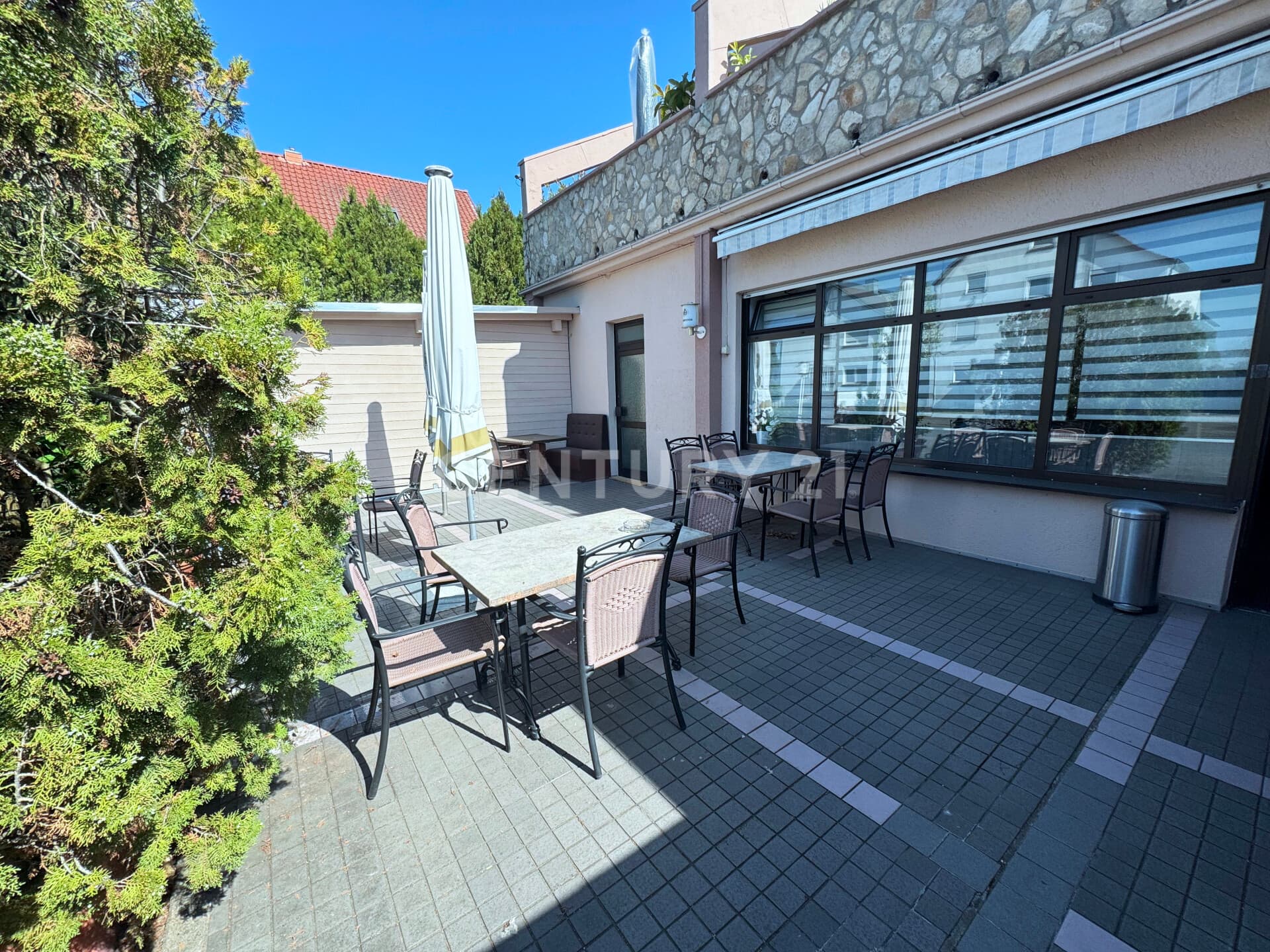 Aussenansicht Terrasse links