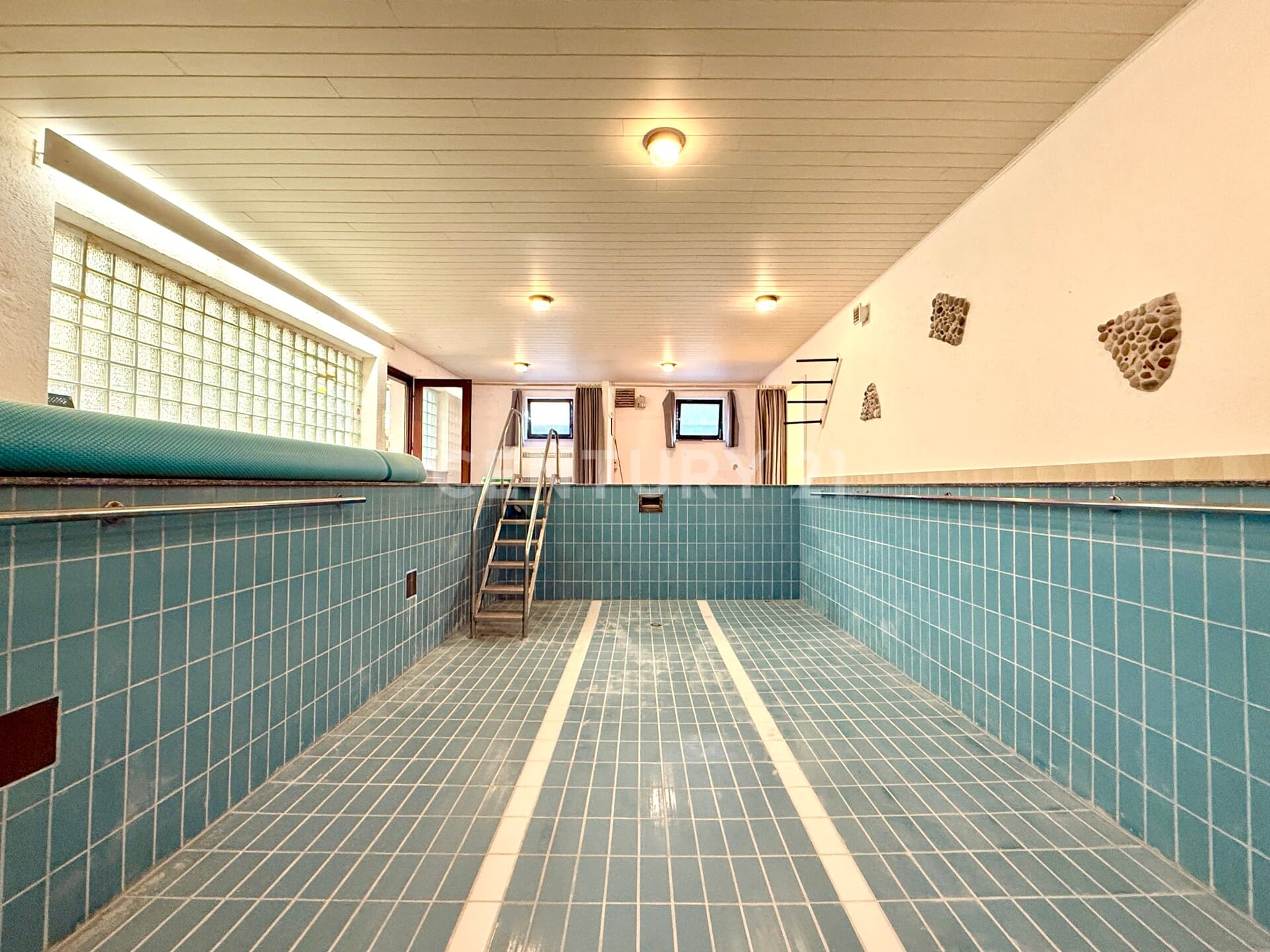 Schwimmhalle